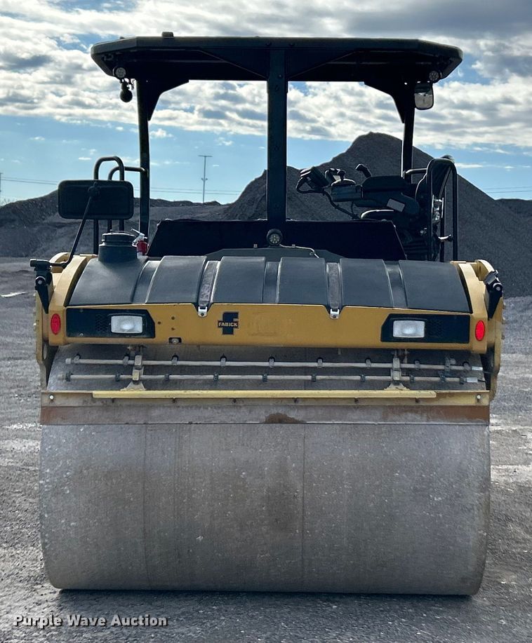 image for item ET6895 2018 Caterpillar CB15 double drum vibratory roller