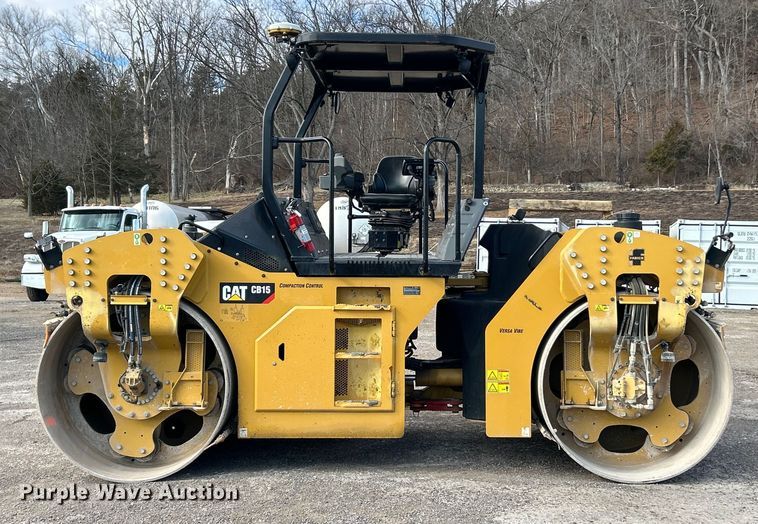 image for item ET6895 2018 Caterpillar CB15 double drum vibratory roller