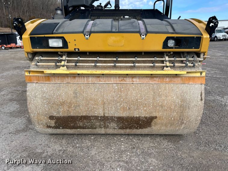 image for item ET6895 2018 Caterpillar CB15 double drum vibratory roller