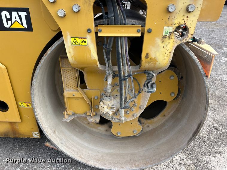 image for item ET6895 2018 Caterpillar CB15 double drum vibratory roller