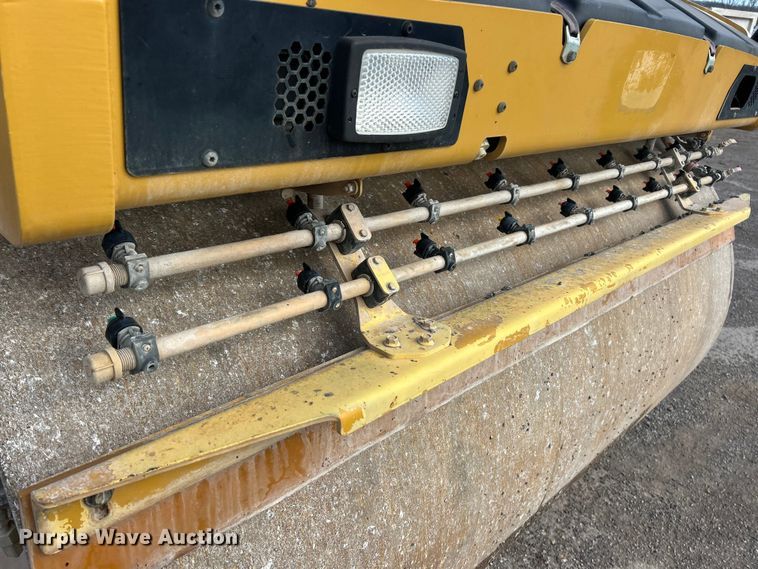 image for item ET6895 2018 Caterpillar CB15 double drum vibratory roller