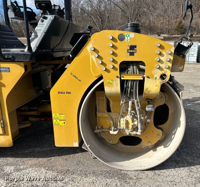 image for item ET6895 2018 Caterpillar CB15 double drum vibratory roller