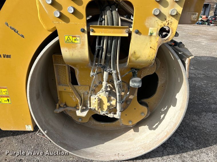 image for item ET6895 2018 Caterpillar CB15 double drum vibratory roller
