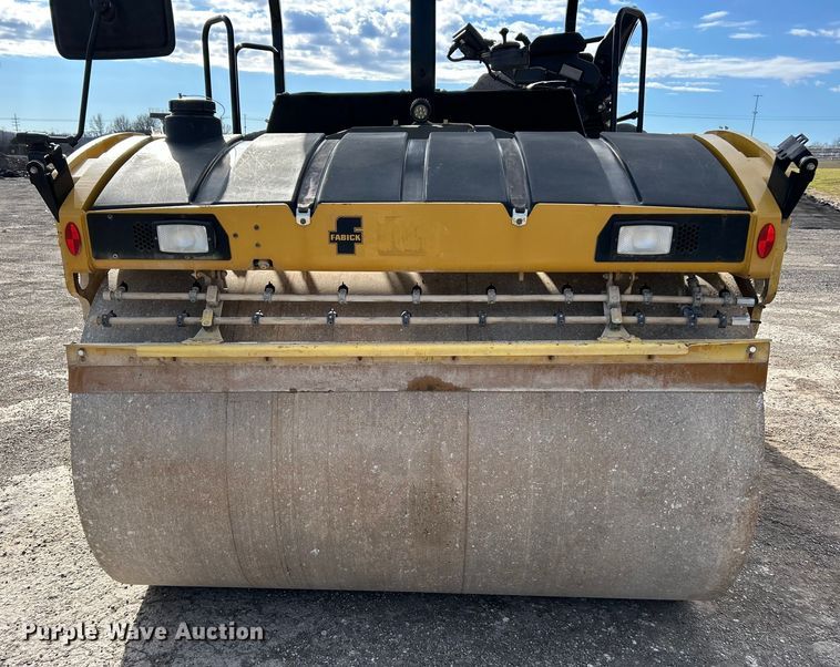 image for item ET6895 2018 Caterpillar CB15 double drum vibratory roller