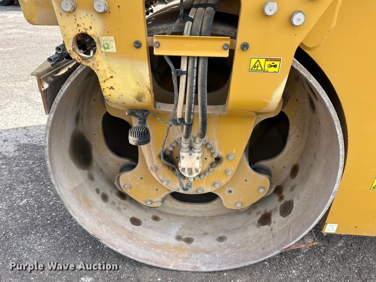 image for item ET6895 2018 Caterpillar CB15 double drum vibratory roller