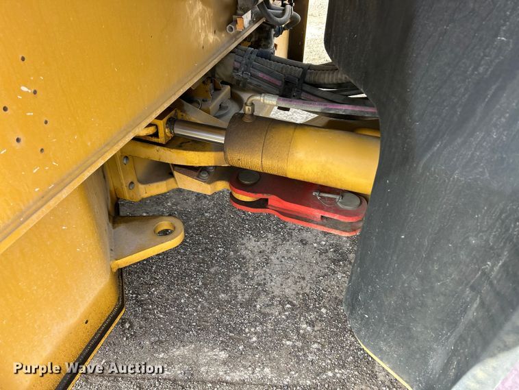 image for item ET6895 2018 Caterpillar CB15 double drum vibratory roller