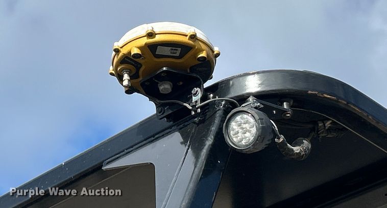 image for item ET6895 2018 Caterpillar CB15 double drum vibratory roller