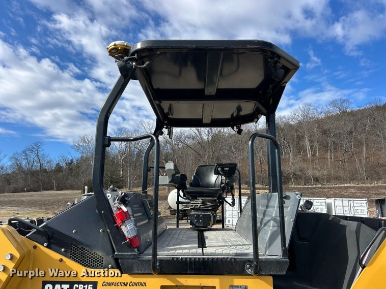 image for item ET6895 2018 Caterpillar CB15 double drum vibratory roller