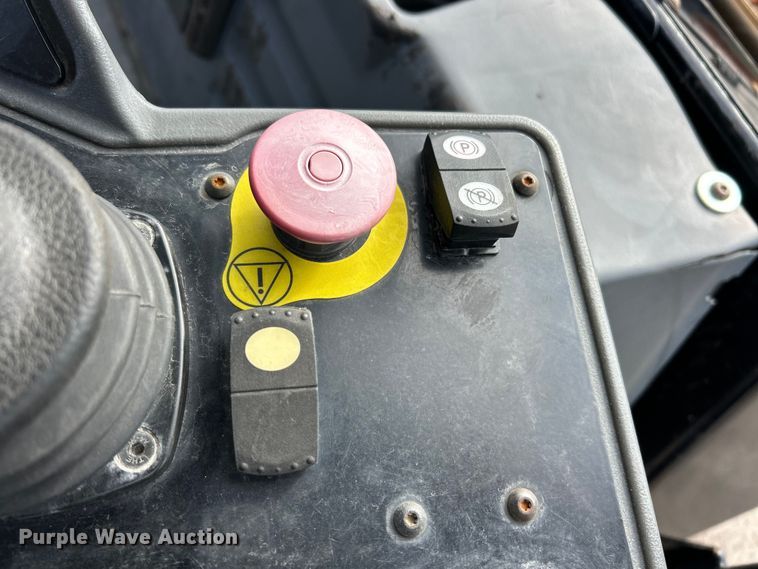 image for item ET6895 2018 Caterpillar CB15 double drum vibratory roller