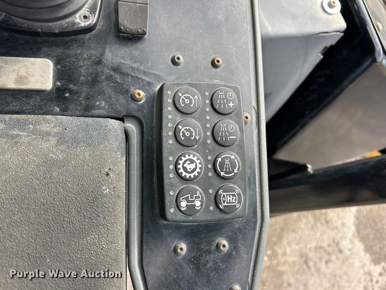 image for item ET6895 2018 Caterpillar CB15 double drum vibratory roller