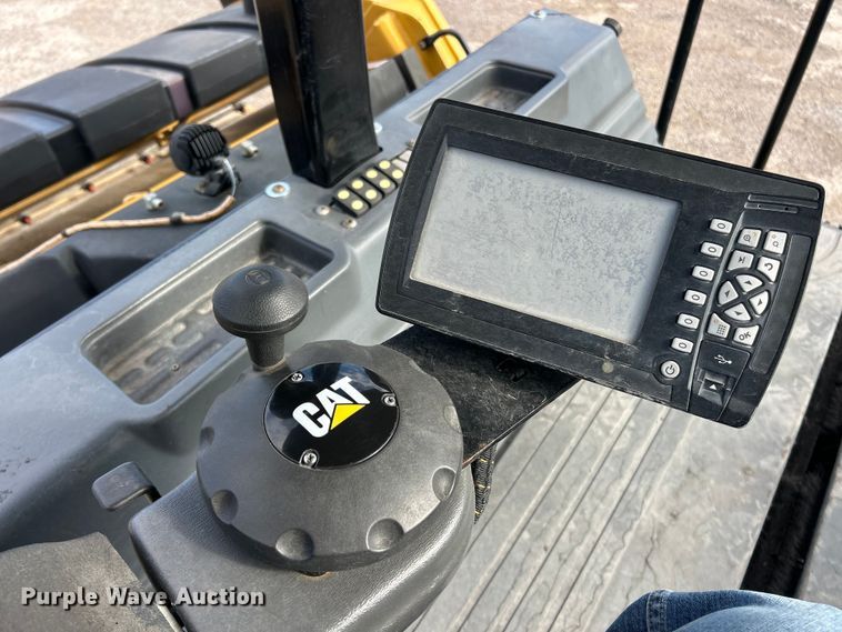 image for item ET6895 2018 Caterpillar CB15 double drum vibratory roller