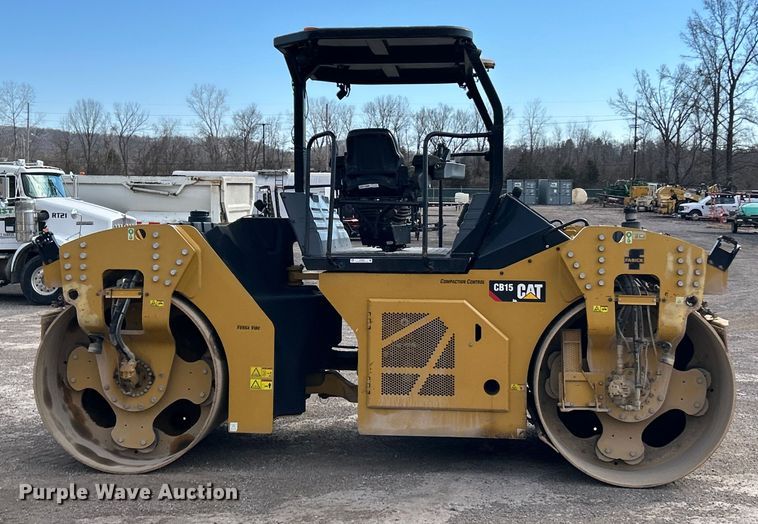 image for item ET6896 2018 Caterpillar CB15 double drum vibratory roller