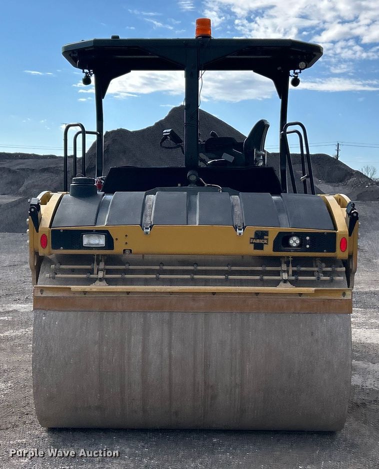 image for item ET6896 2018 Caterpillar CB15 double drum vibratory roller