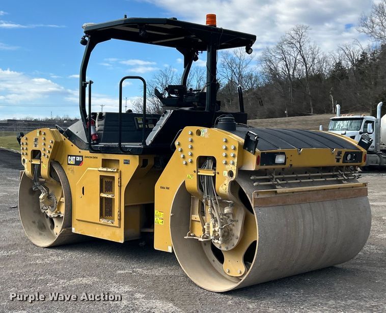 image for item ET6896 2018 Caterpillar CB15 double drum vibratory roller