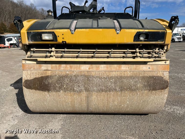 image for item ET6896 2018 Caterpillar CB15 double drum vibratory roller