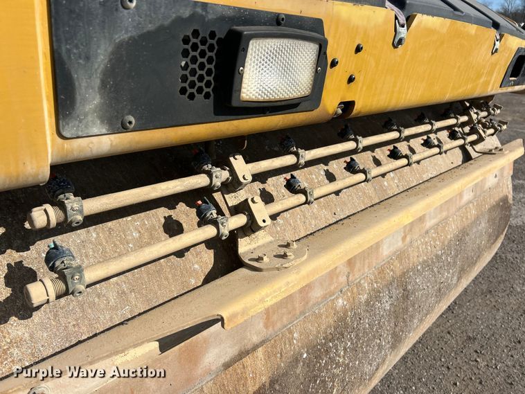 image for item ET6896 2018 Caterpillar CB15 double drum vibratory roller