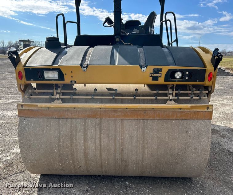 image for item ET6896 2018 Caterpillar CB15 double drum vibratory roller
