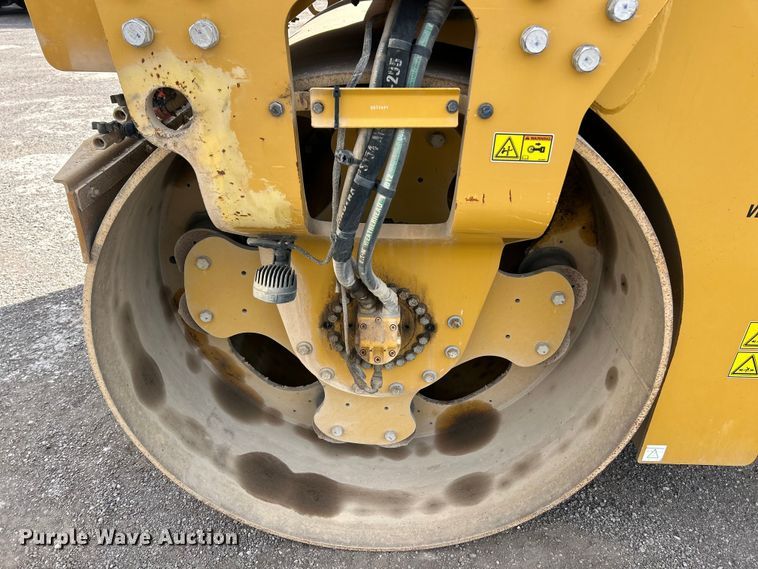 image for item ET6896 2018 Caterpillar CB15 double drum vibratory roller