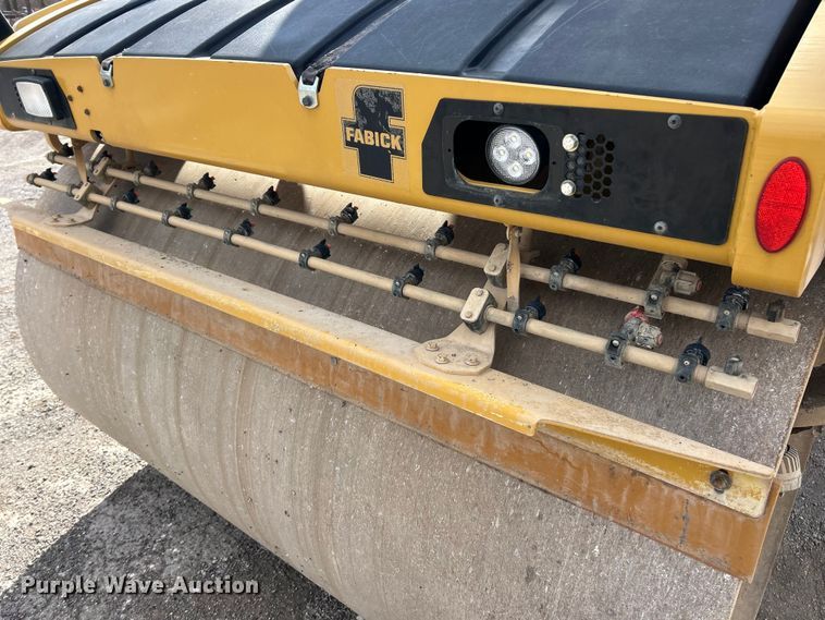 image for item ET6896 2018 Caterpillar CB15 double drum vibratory roller