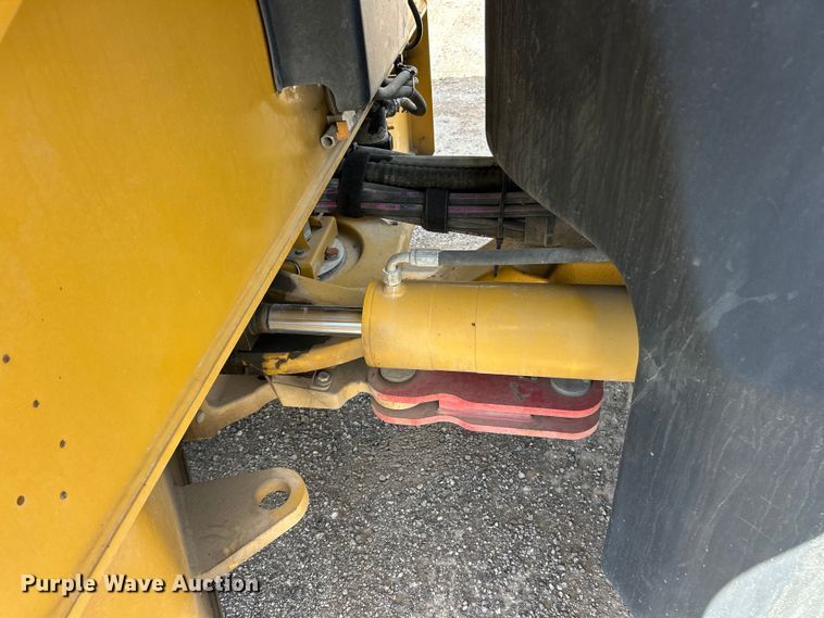 image for item ET6896 2018 Caterpillar CB15 double drum vibratory roller