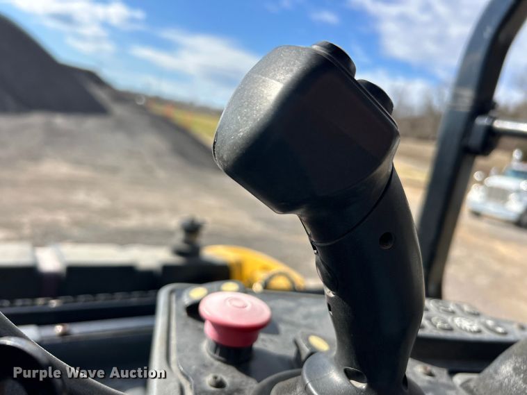 image for item ET6896 2018 Caterpillar CB15 double drum vibratory roller