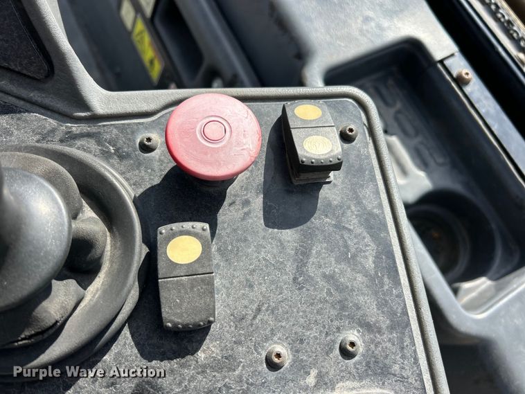 image for item ET6896 2018 Caterpillar CB15 double drum vibratory roller