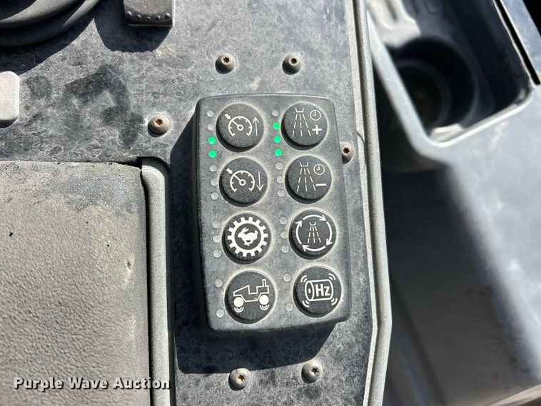 image for item ET6896 2018 Caterpillar CB15 double drum vibratory roller