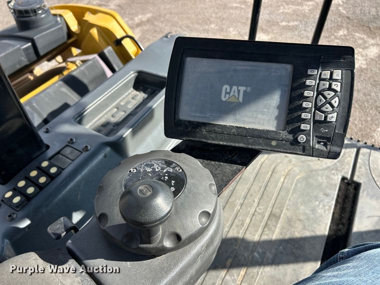 image for item ET6896 2018 Caterpillar CB15 double drum vibratory roller