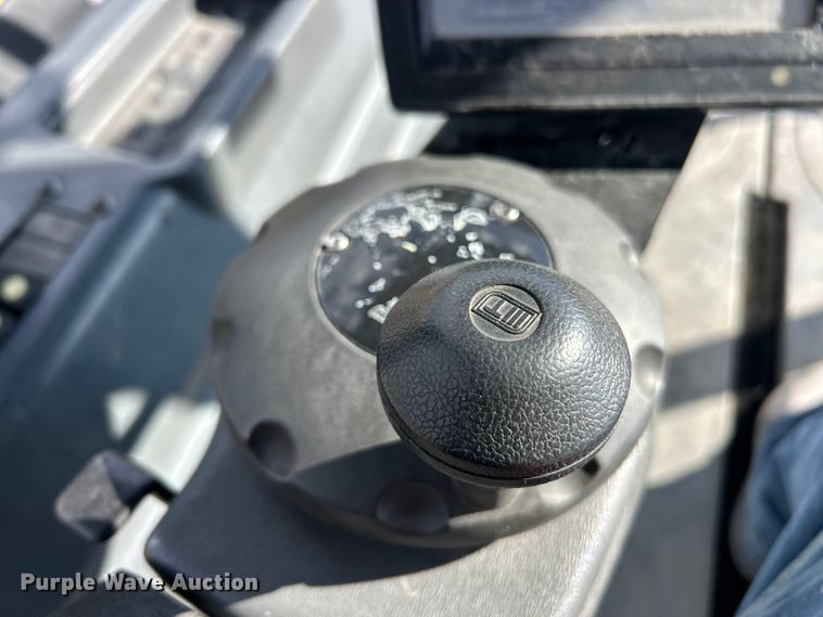 image for item ET6896 2018 Caterpillar CB15 double drum vibratory roller