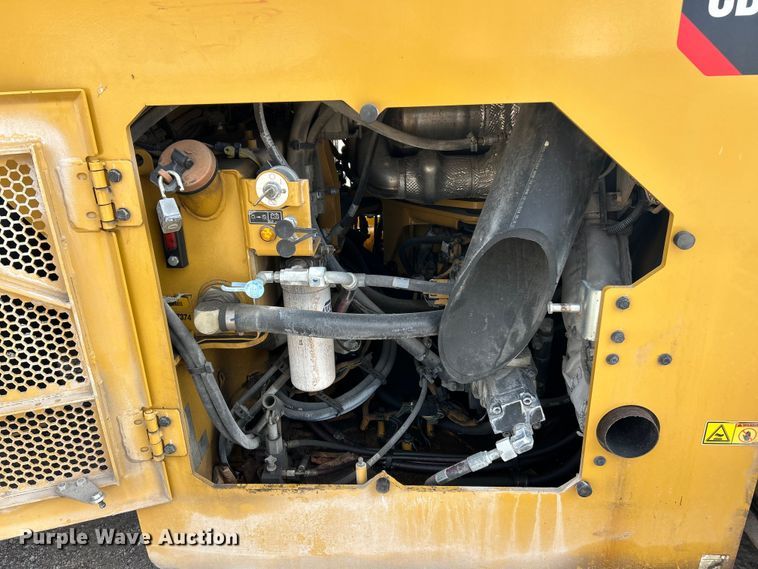 image for item ET6896 2018 Caterpillar CB15 double drum vibratory roller