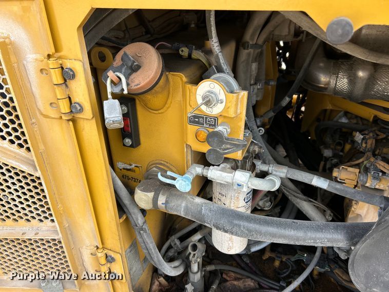 image for item ET6896 2018 Caterpillar CB15 double drum vibratory roller