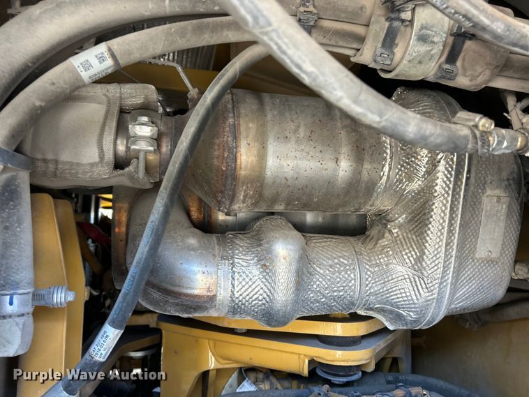 image for item ET6896 2018 Caterpillar CB15 double drum vibratory roller