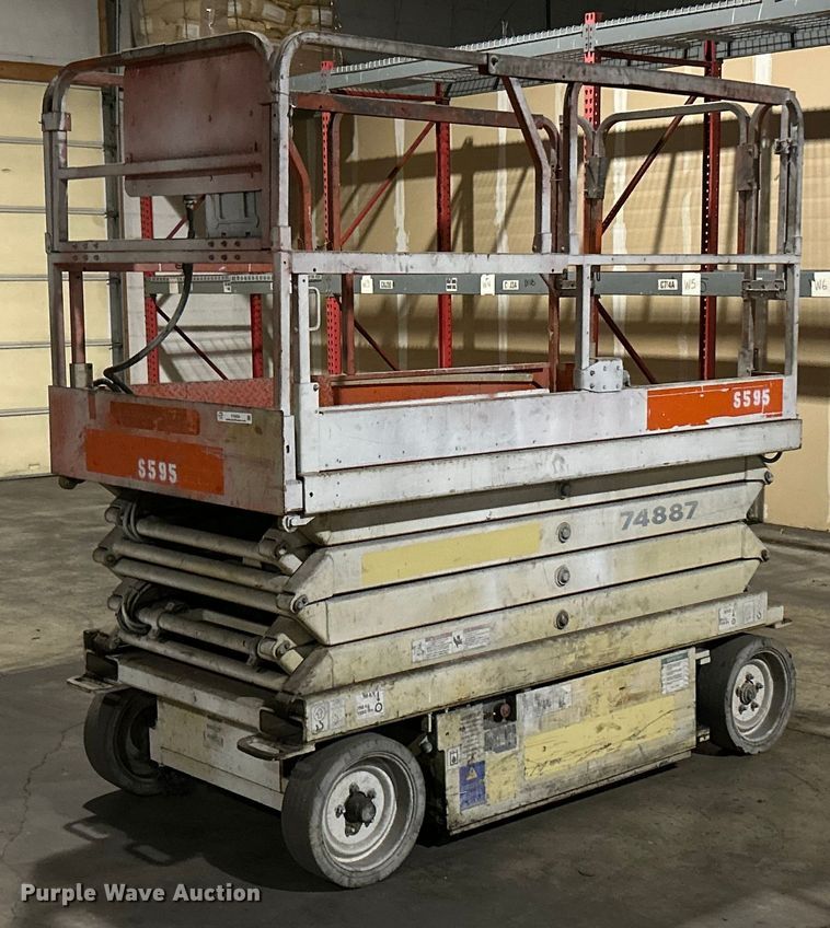 image for item ET6928 JLG 2646E2 scissor lift
