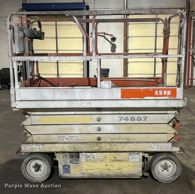 image for item ET6928 JLG 2646E2 scissor lift