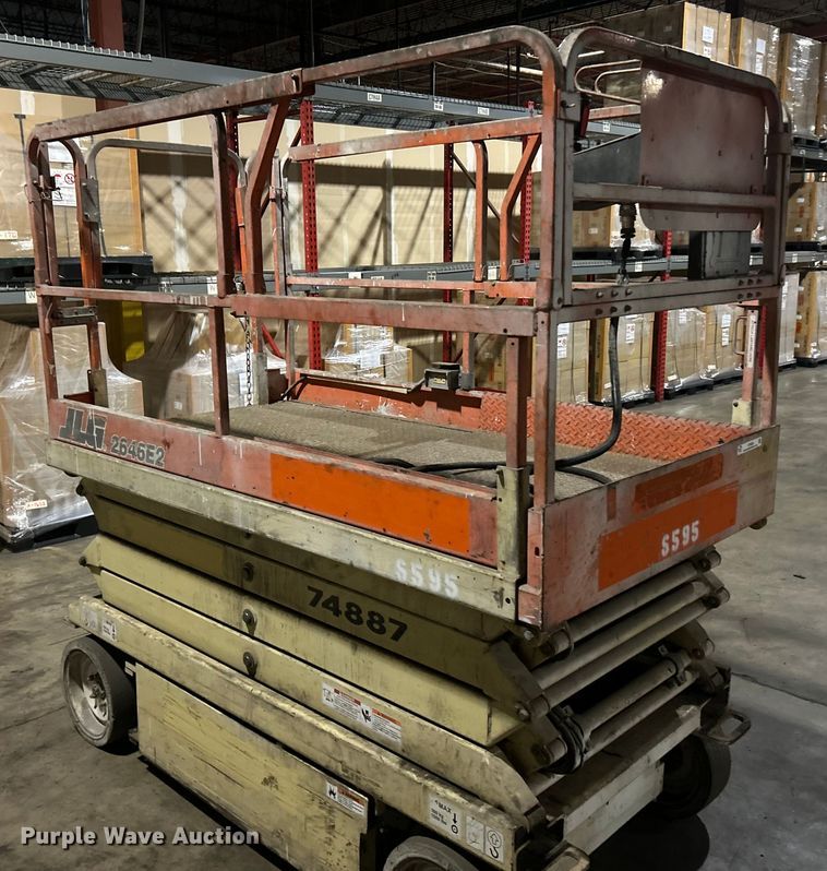 image for item ET6928 JLG 2646E2 scissor lift