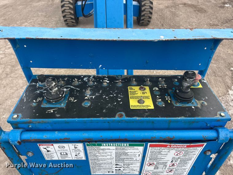 image for item ET6929 2005 Genie S-45 boom lift