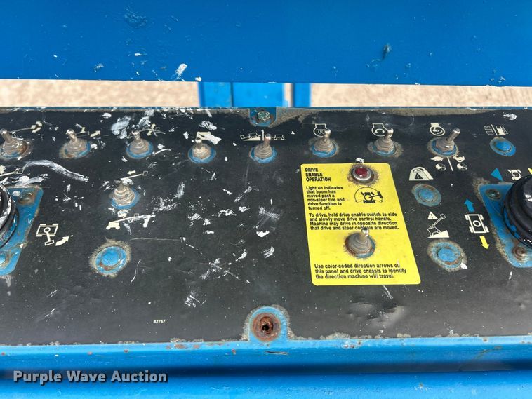 image for item ET6929 2005 Genie S-45 boom lift