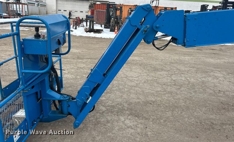 image for item ET6929 2005 Genie S-45 boom lift