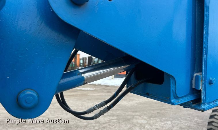 image for item ET6929 2005 Genie S-45 boom lift