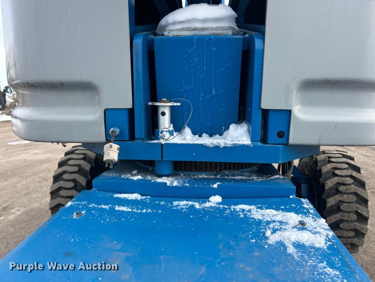 image for item ET6929 2005 Genie S-45 boom lift