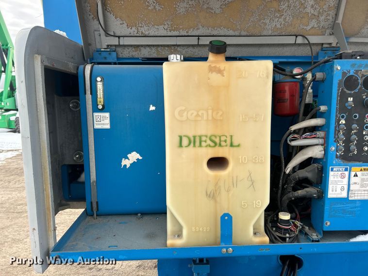 image for item ET6929 2005 Genie S-45 boom lift