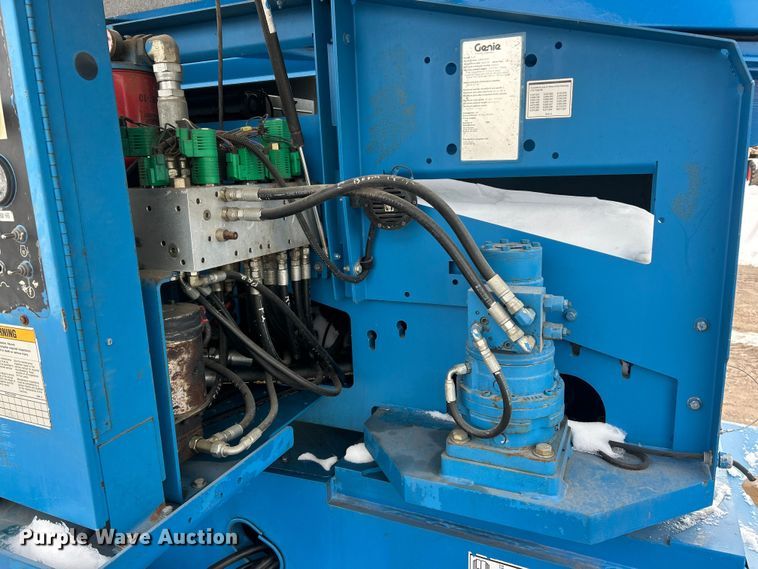 image for item ET6929 2005 Genie S-45 boom lift