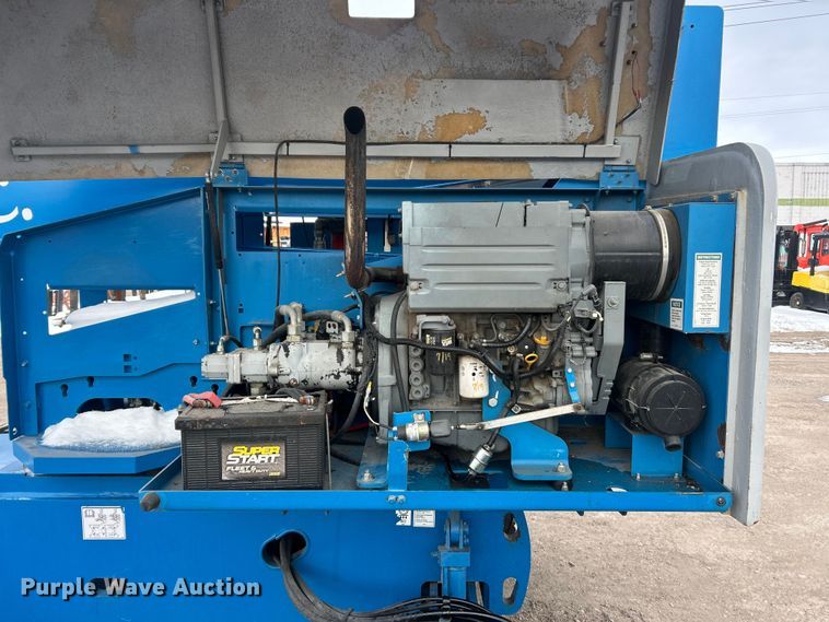 image for item ET6929 2005 Genie S-45 boom lift