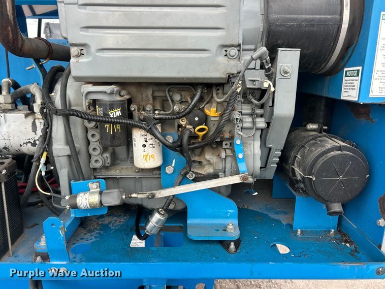 image for item ET6929 2005 Genie S-45 boom lift