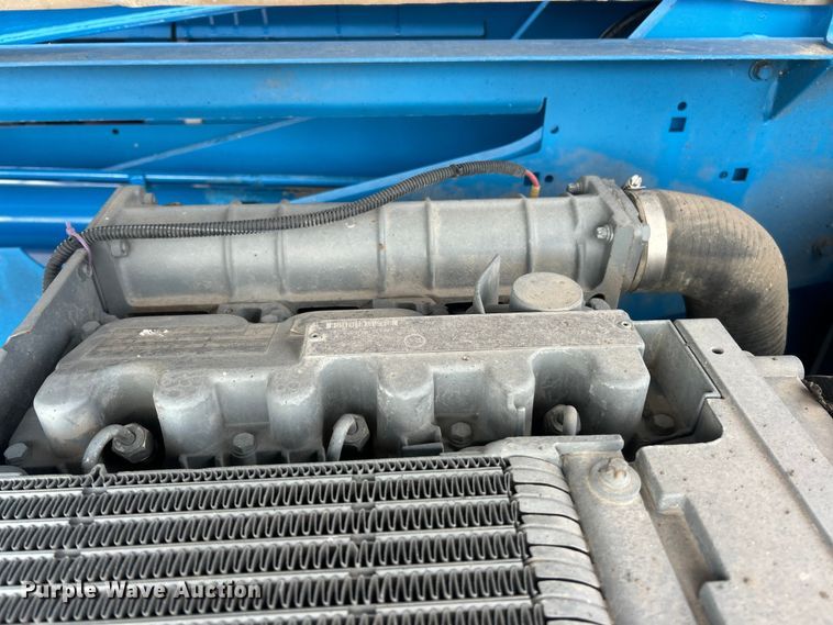 image for item ET6929 2005 Genie S-45 boom lift