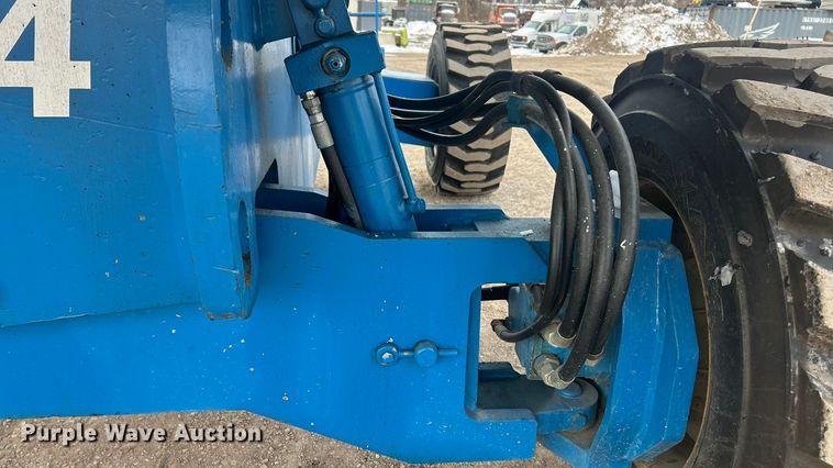 image for item ET6929 2005 Genie S-45 boom lift