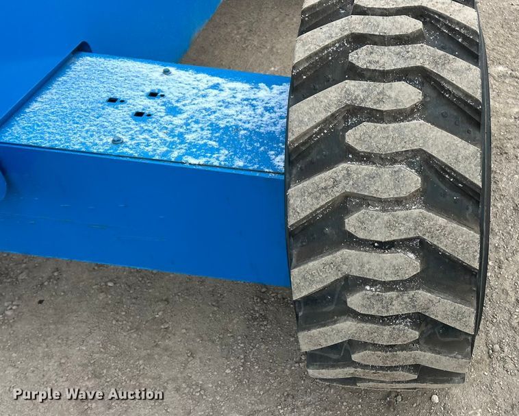 image for item ET6929 2005 Genie S-45 boom lift