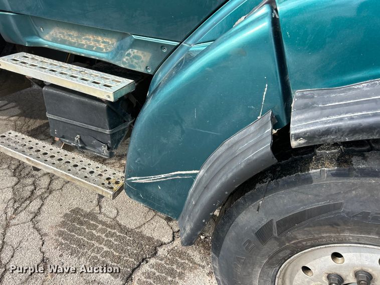 image for item ET6940 1998 Sterling LT9522 dump truck