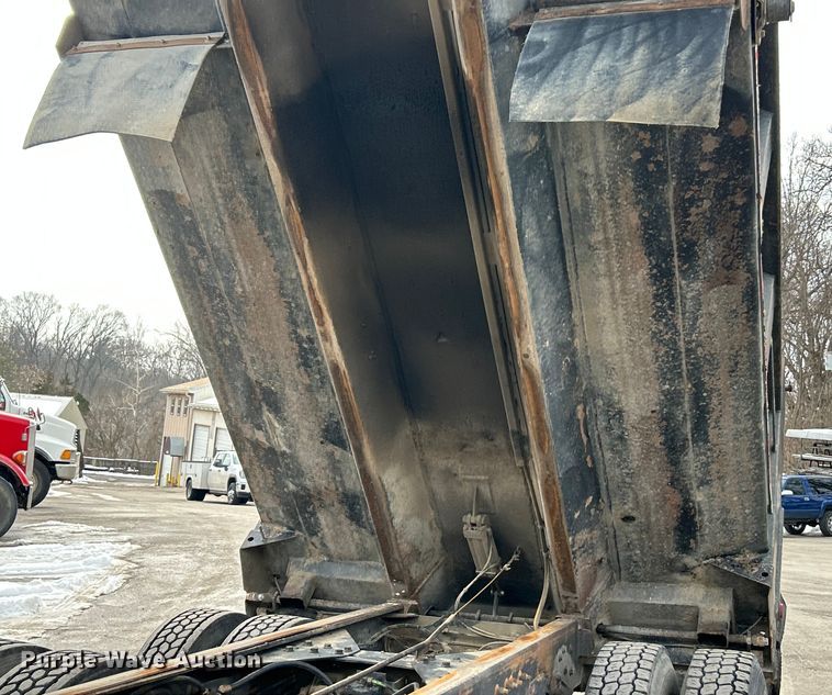 image for item ET6940 1998 Sterling LT9522 dump truck