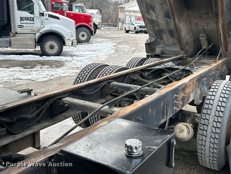 image for item ET6940 1998 Sterling LT9522 dump truck